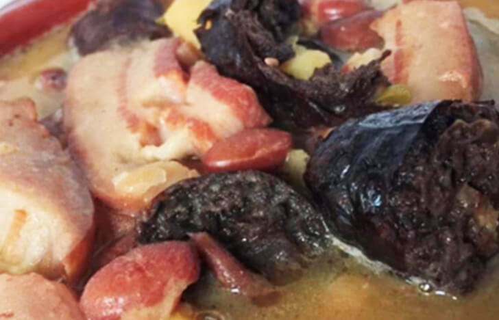 Imagen de detalle de Olla de Riza para comer en Riópar con morcilla.